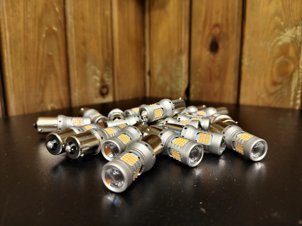 لمبة اشاره واحد بول اصفر ليد بعدسة (بالواحده)